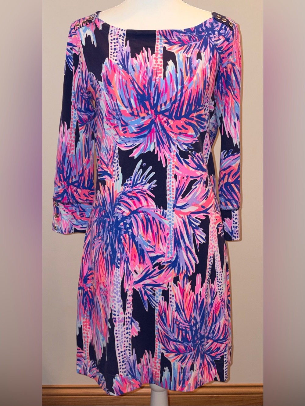 Lily Pulitzer shift dress sz M Classic pink, navy, blue signature Lily print EUC